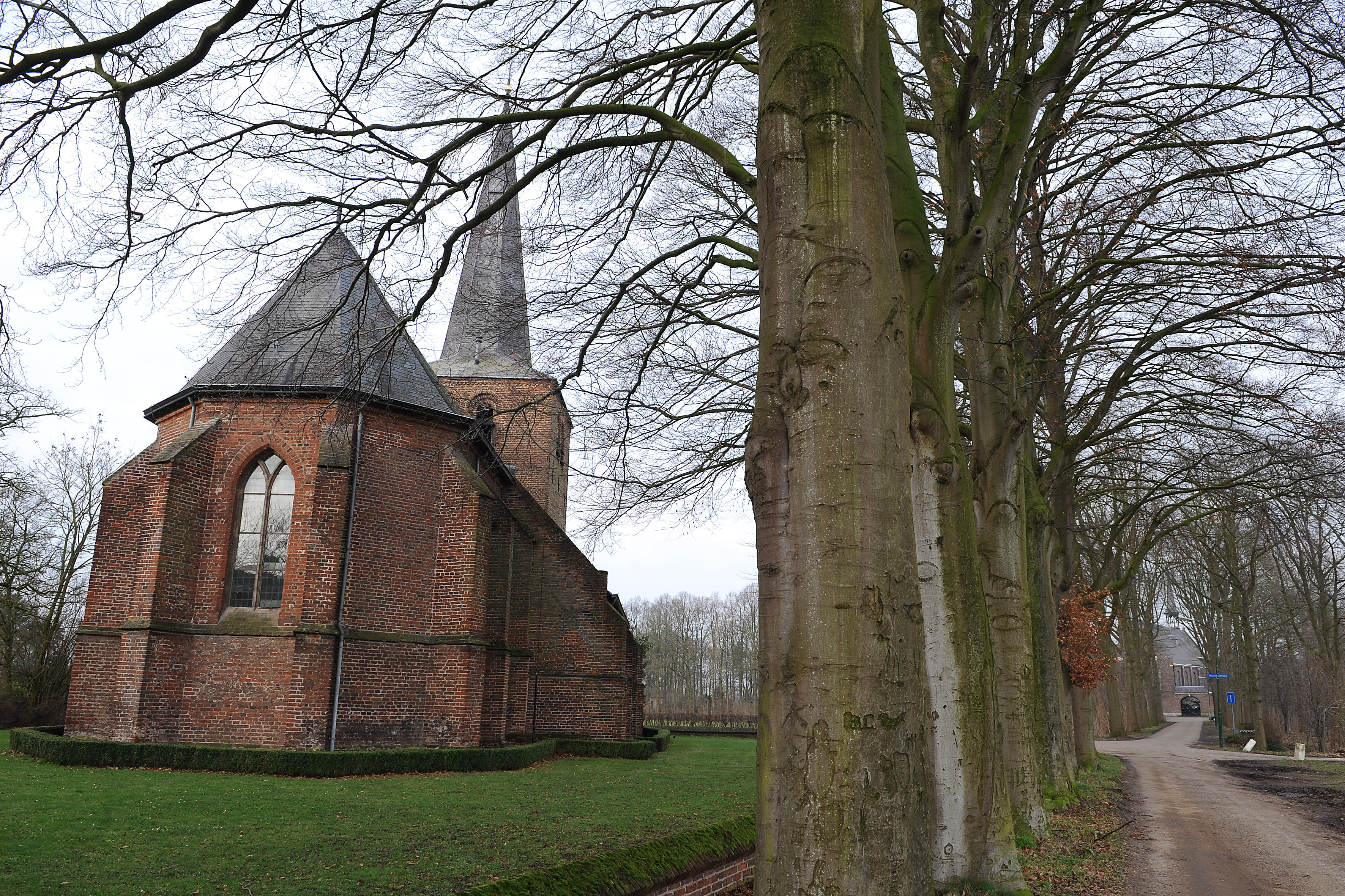kerkje 10e eeuw in Velp nb